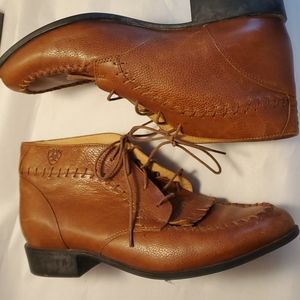 Ariat lace leather boots Size 10B Brown. Excellent condition.
